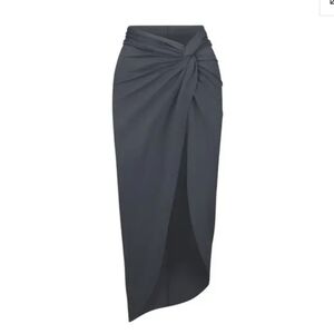 NWT SKIMS WOMENS CHARCOAL SIGNATURE SARONG, SIZE US, M